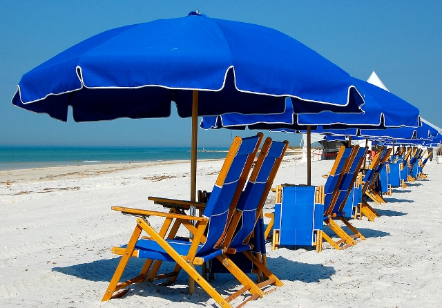 sand chair with umbrella